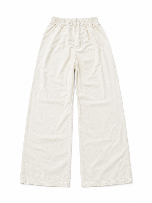 Subdued linen trousers